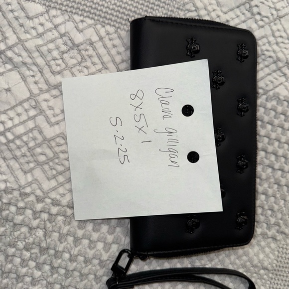 Black Skull Embossed Wallet - Picture 2 of 5